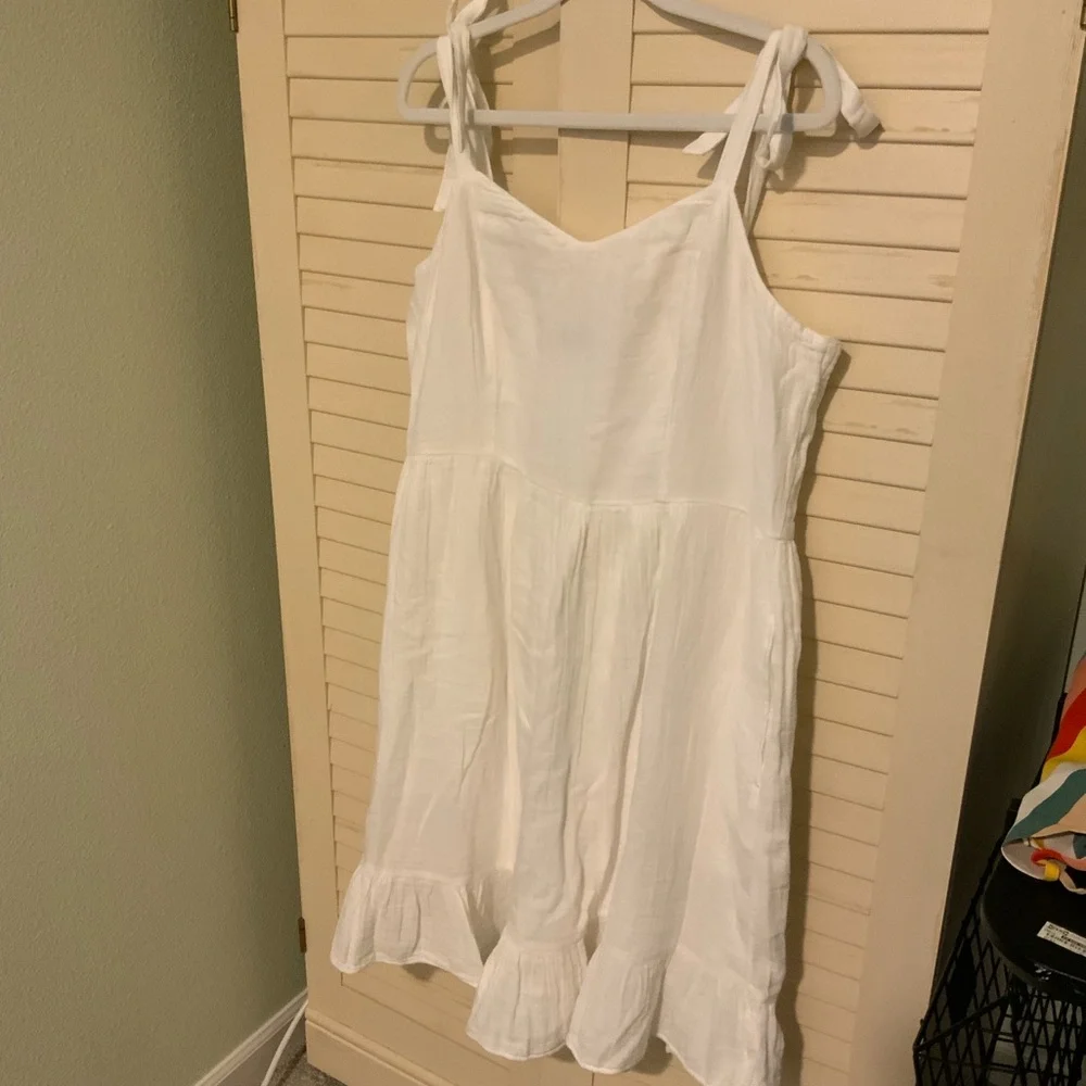 SALE!! 3/$20 🌻 NWT Tie Shoulder Dress 🌻 - Picture 2 of 7